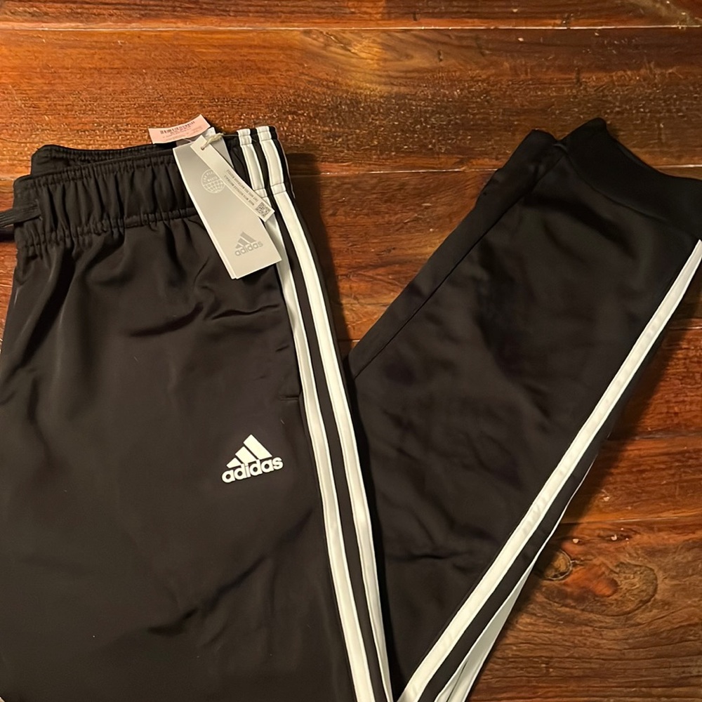 Women’s nwt black 3 stripe adidas pant size medium